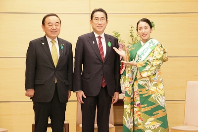 岸田内閣総理大臣、坂本農林水産大臣とミス日本みどりの大使