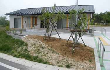 No.94 新築した集会所の植樹（南三陸町）